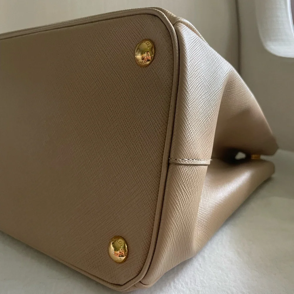 PRADA - Saffiano Large Galleria Double Zip Tote in Beige - Picture 5 of 16
